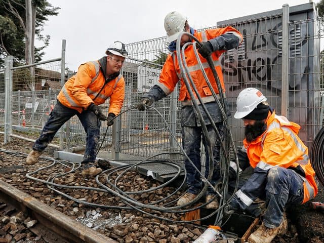 Bayswater Road, Rail Crossing